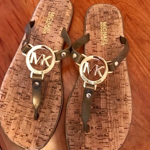Michael Kors flip flops Sz 8